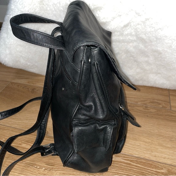 Tignanello Black Leather Backpack Bag Purse - Picture 4 of 8